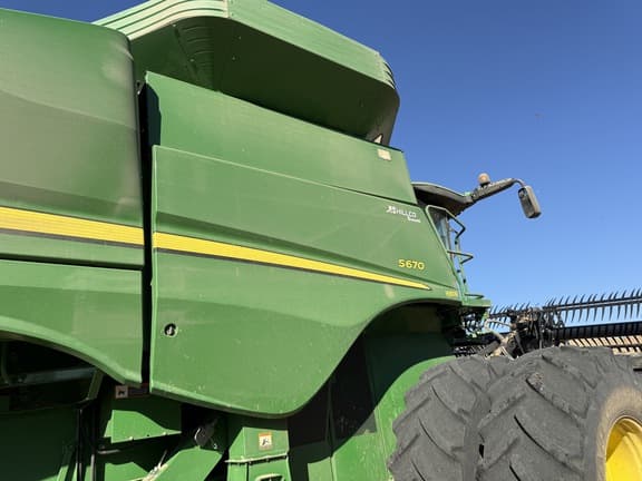 Image of John Deere S670 equipment image 2
