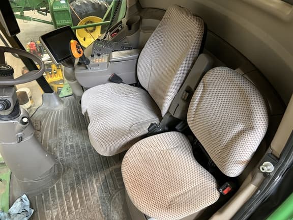 Image of John Deere S670 equipment image 1