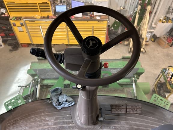 Image of John Deere S670 equipment image 3
