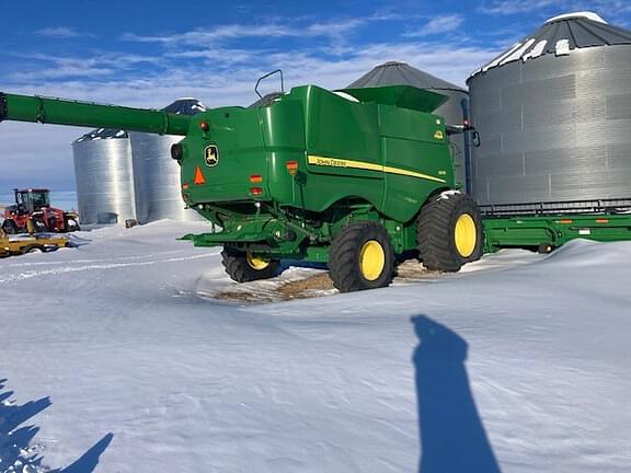Image of John Deere S670 equipment image 1