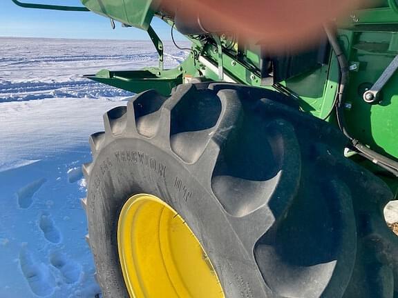 Image of John Deere S670 equipment image 4