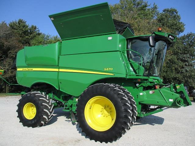 Image of John Deere S670 equipment image 1