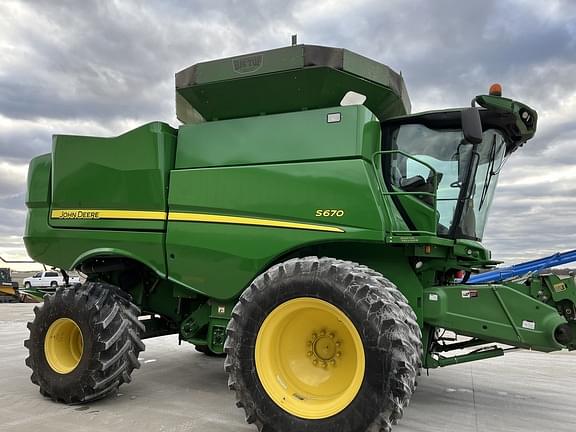 Image of John Deere S670 equipment image 3