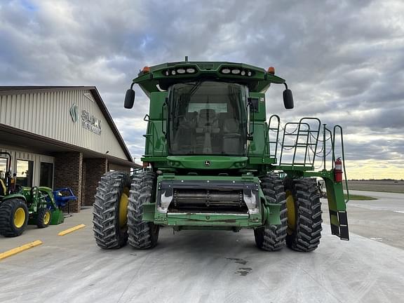 Image of John Deere S670 equipment image 1