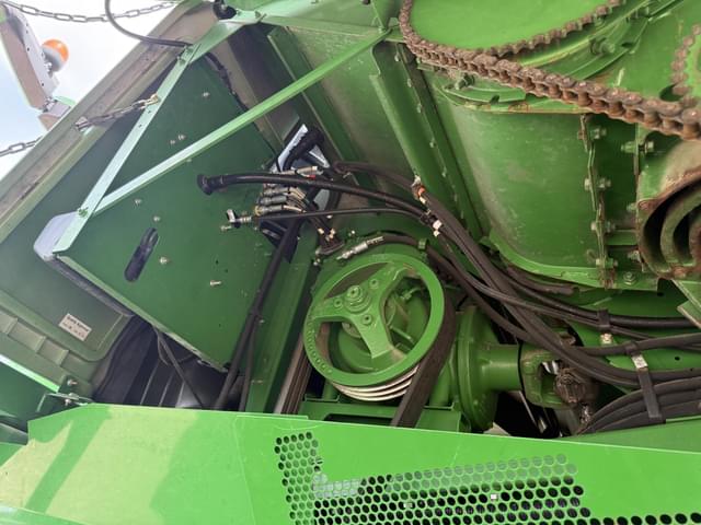 Image of John Deere S670 equipment image 4