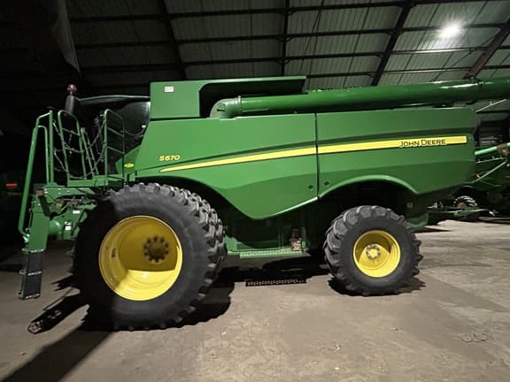Image of John Deere S670 equipment image 1