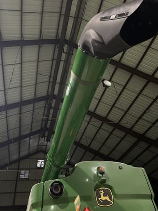 Image of John Deere S670 equipment image 4