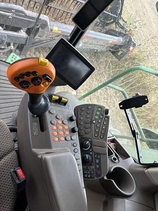 Image of John Deere S670 equipment image 4