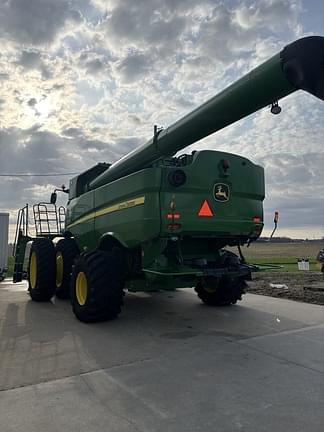 Image of John Deere S670 equipment image 2