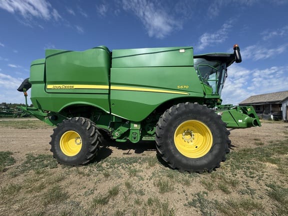 2014 John Deere S670 Equipment Image0