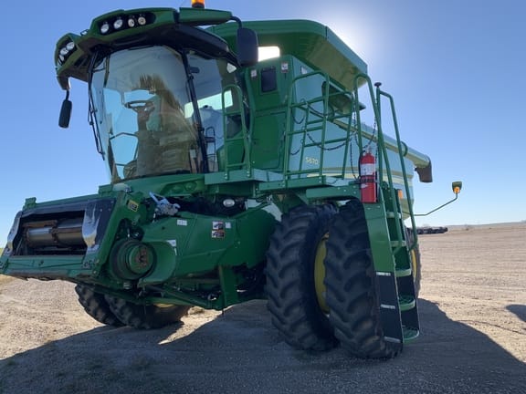 Main image John Deere S670