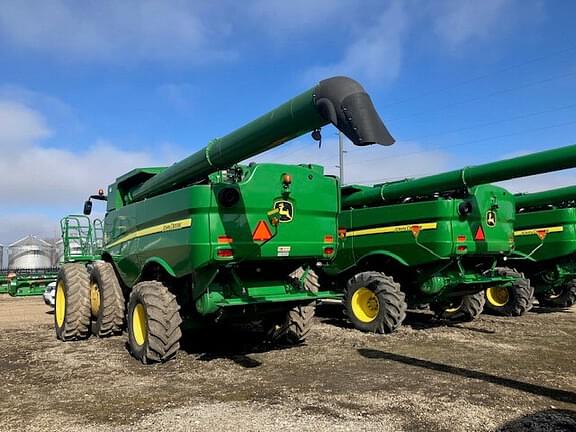 Image of John Deere S670 equipment image 1