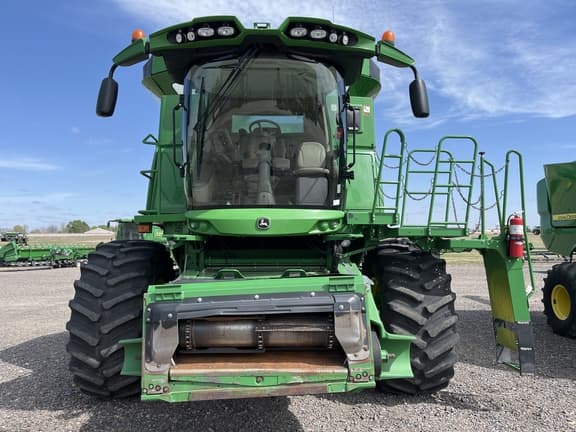 Image of John Deere S670 equipment image 1