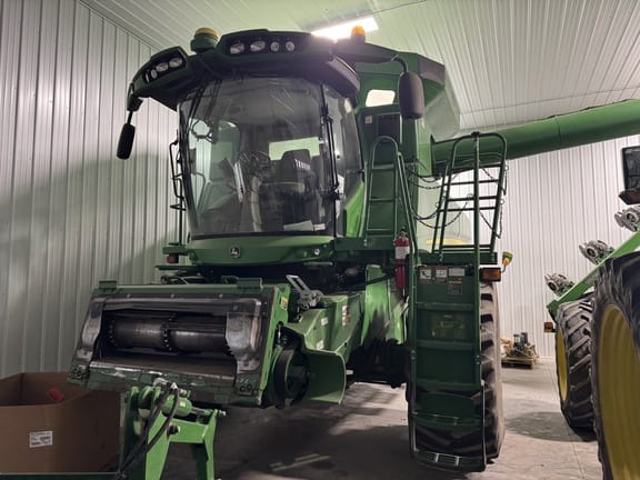 2014 John Deere S670 Equipment Image0