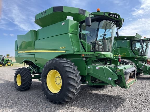 Image of John Deere S670 equipment image 2