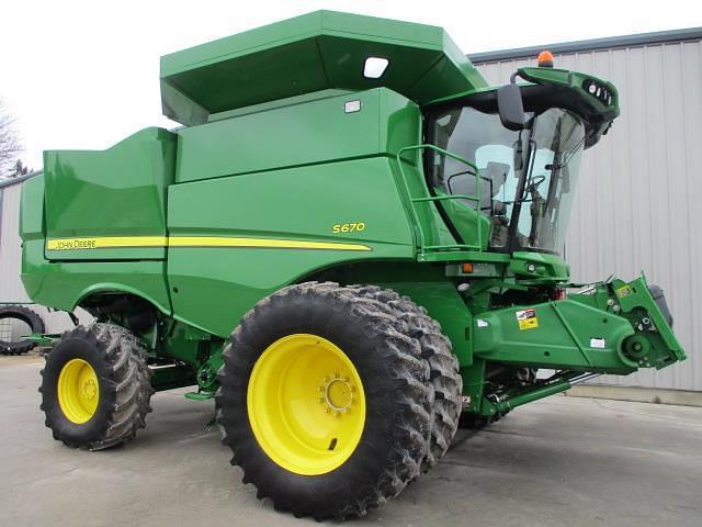 Image of John Deere S670 equipment image 1