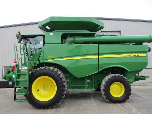 Image of John Deere S670 equipment image 2