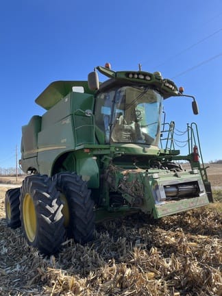 2014 John Deere S670 Equipment Image0