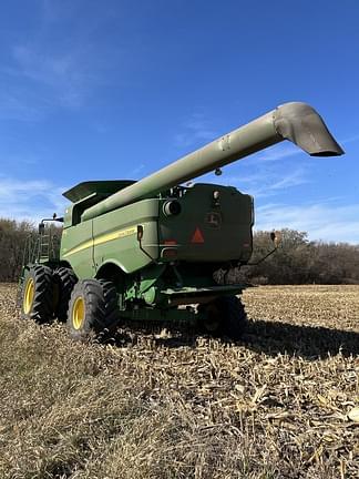 Image of John Deere S670 equipment image 2