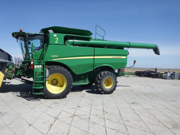 Main image John Deere S670