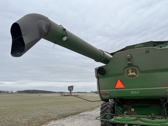 Image of John Deere S670 equipment image 4