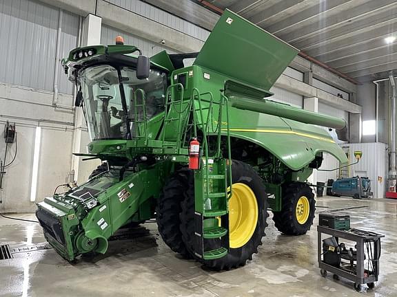 Image of John Deere S670 equipment image 2