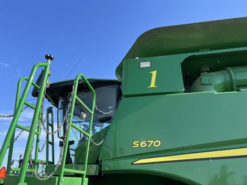 Main image John Deere S670