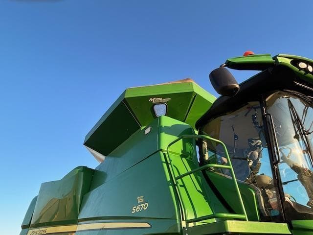 Image of John Deere S670 equipment image 4