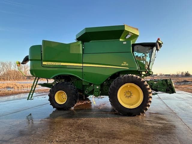 Image of John Deere S670 Primary image