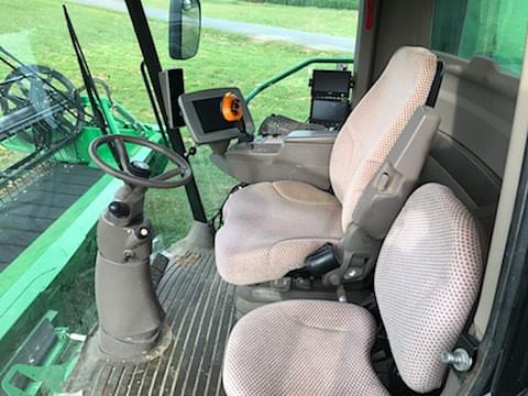 Image of John Deere S670 equipment image 4