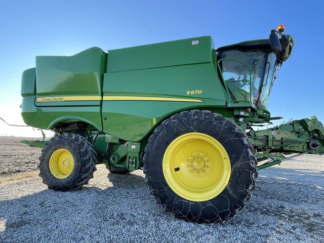 Image of John Deere S670 equipment image 4