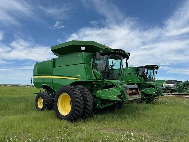 Image of John Deere S670 equipment image 2