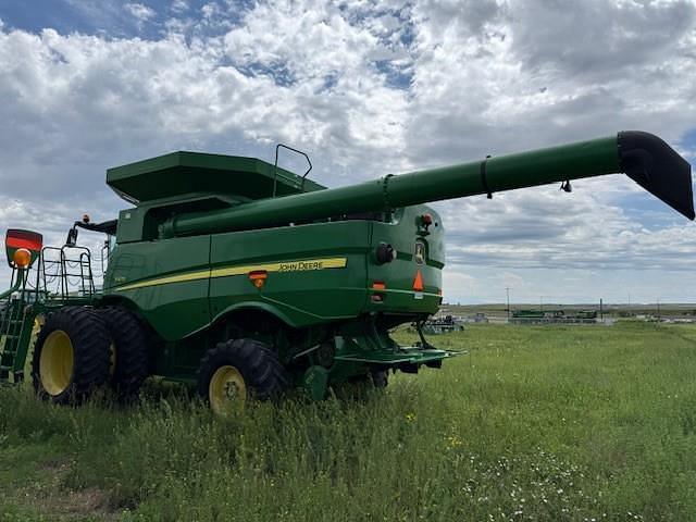 Image of John Deere S670 equipment image 4