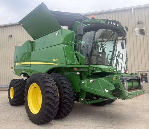 2014 John Deere S670 Equipment Image0