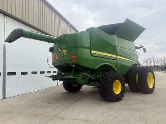 Image of John Deere S670 equipment image 2