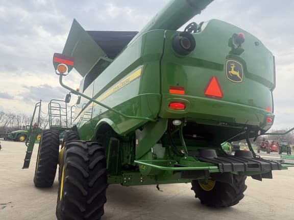 Image of John Deere S670 equipment image 4