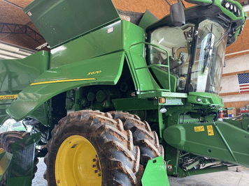 Main image John Deere S670