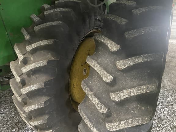 Image of John Deere S670 equipment image 2