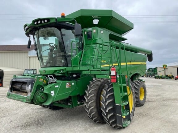 Main image John Deere S670