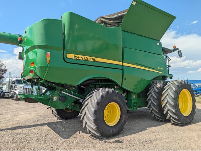 Image of John Deere S670 equipment image 4