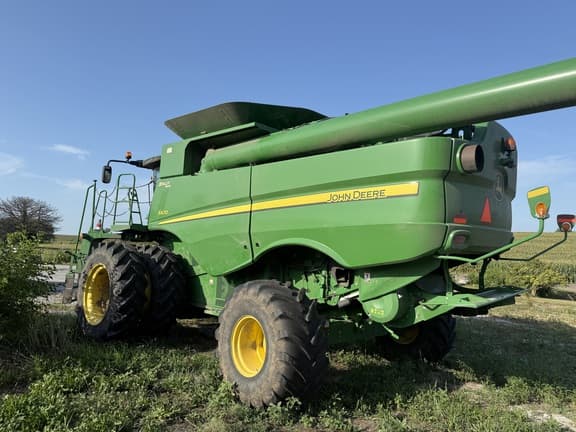 Image of John Deere S670 equipment image 4
