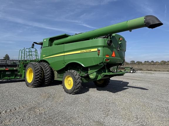 Image of John Deere S670 equipment image 1