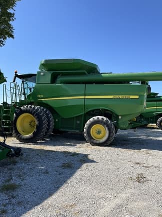 Main image John Deere S670