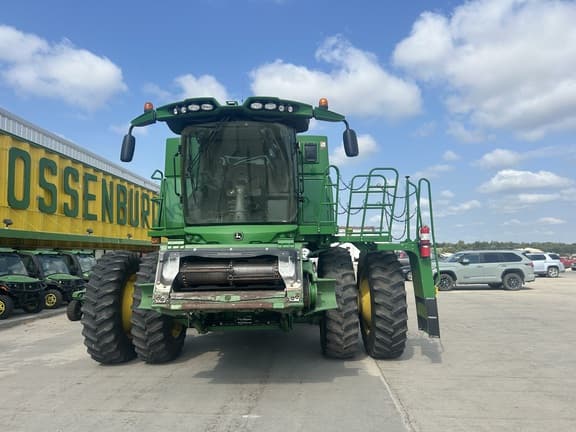 Image of John Deere S670 equipment image 1