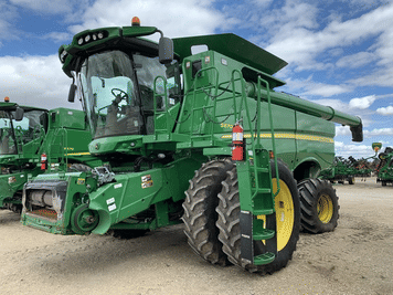 Main image John Deere S670