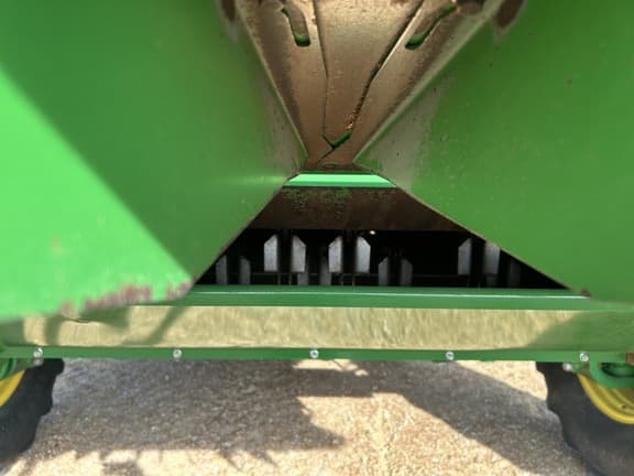 Image of John Deere S670 equipment image 4