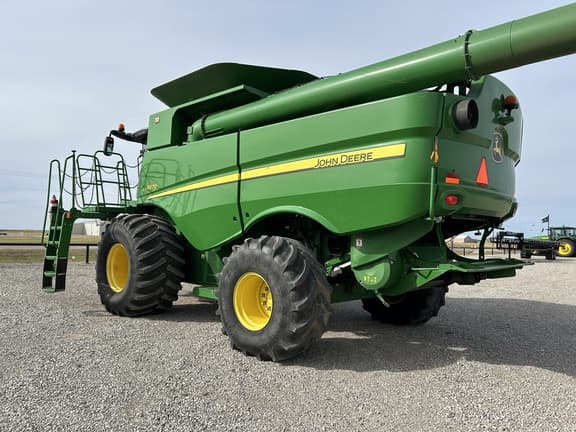 Image of John Deere S670 equipment image 2
