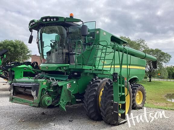 Image of John Deere S670 equipment image 1
