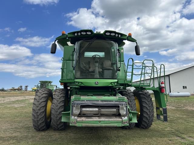 Image of John Deere S670 equipment image 1