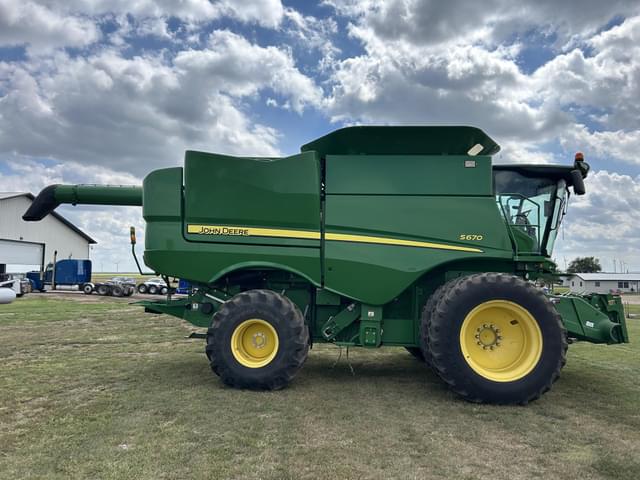 Image of John Deere S670 equipment image 3